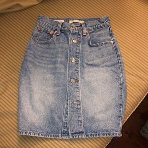 Levi’s mom skirt